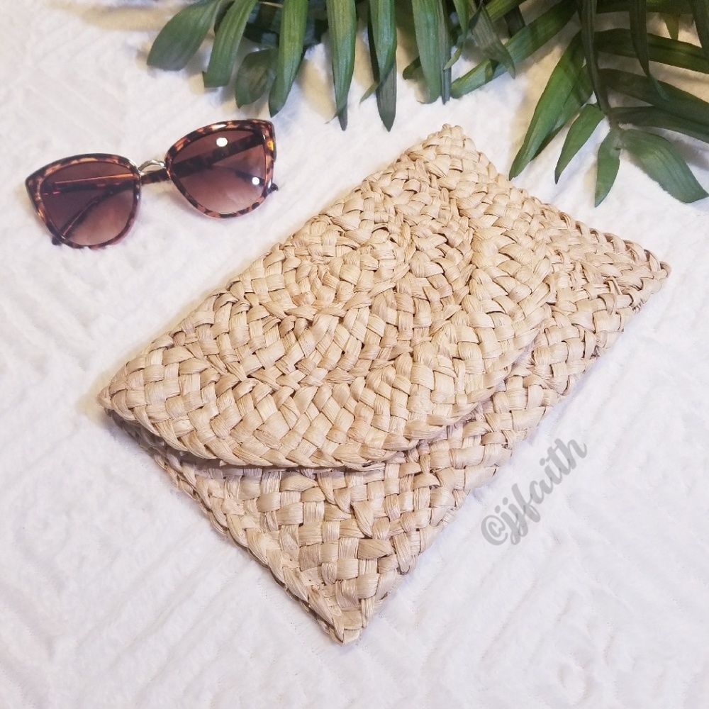 Natural Woven Straw Trendy Clutch - Picture 1 of 7